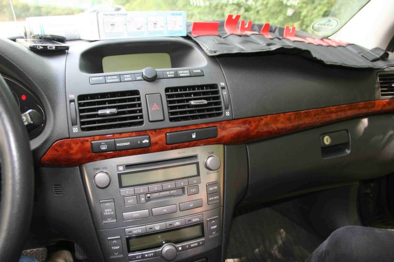 Bluetooth nachrüsten beim Toyota Avensis T25 Das
