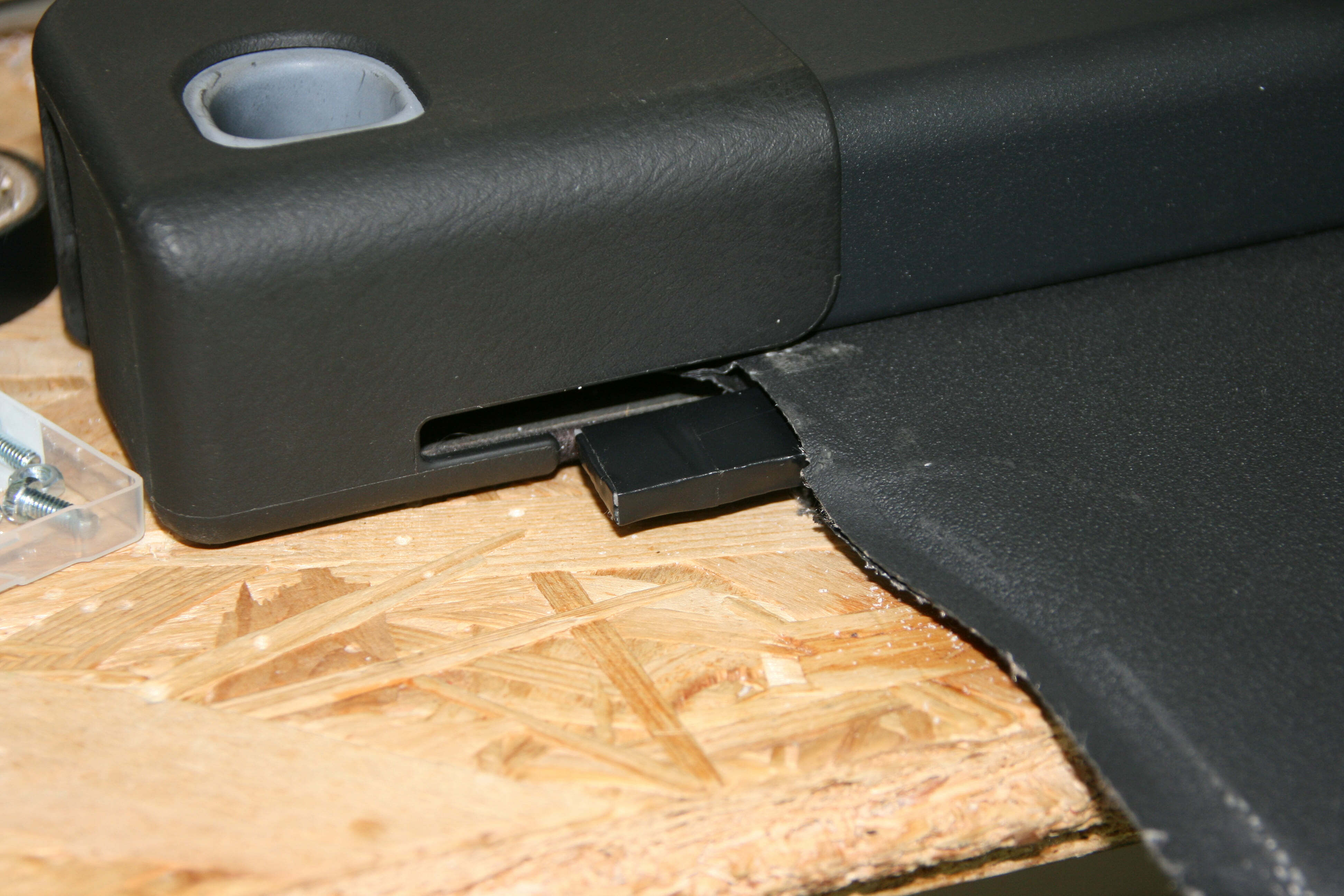 Kofferraumabdeckung im Avensis T25 reparieren Das Autotagebuch 