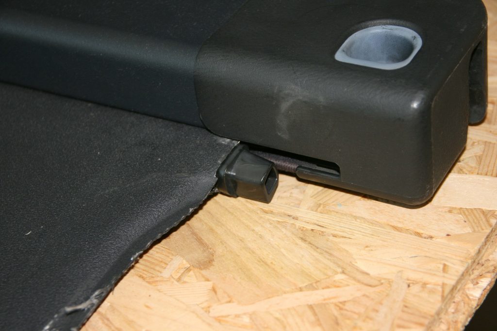 Kofferraumabdeckung im Avensis T25 reparieren - Das Autotagebuch