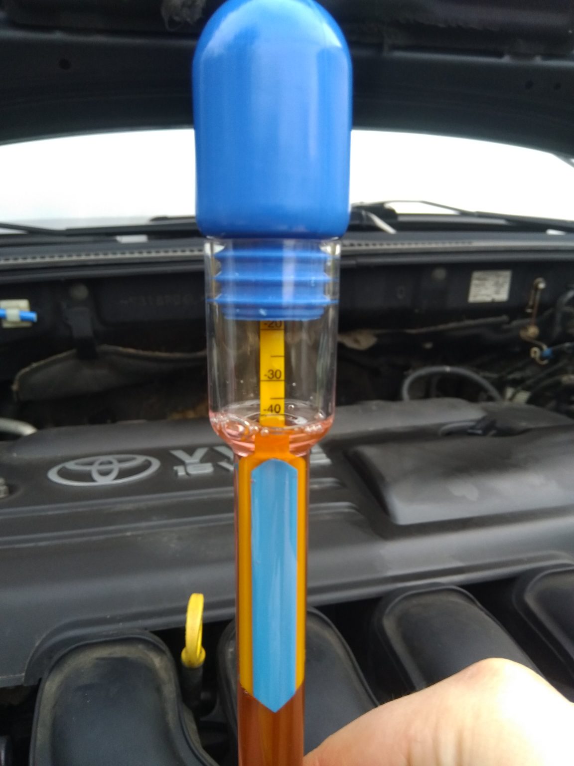 Kühlflüssigkeit auffüllen und Beständigkeit messen Das Autotagebuch