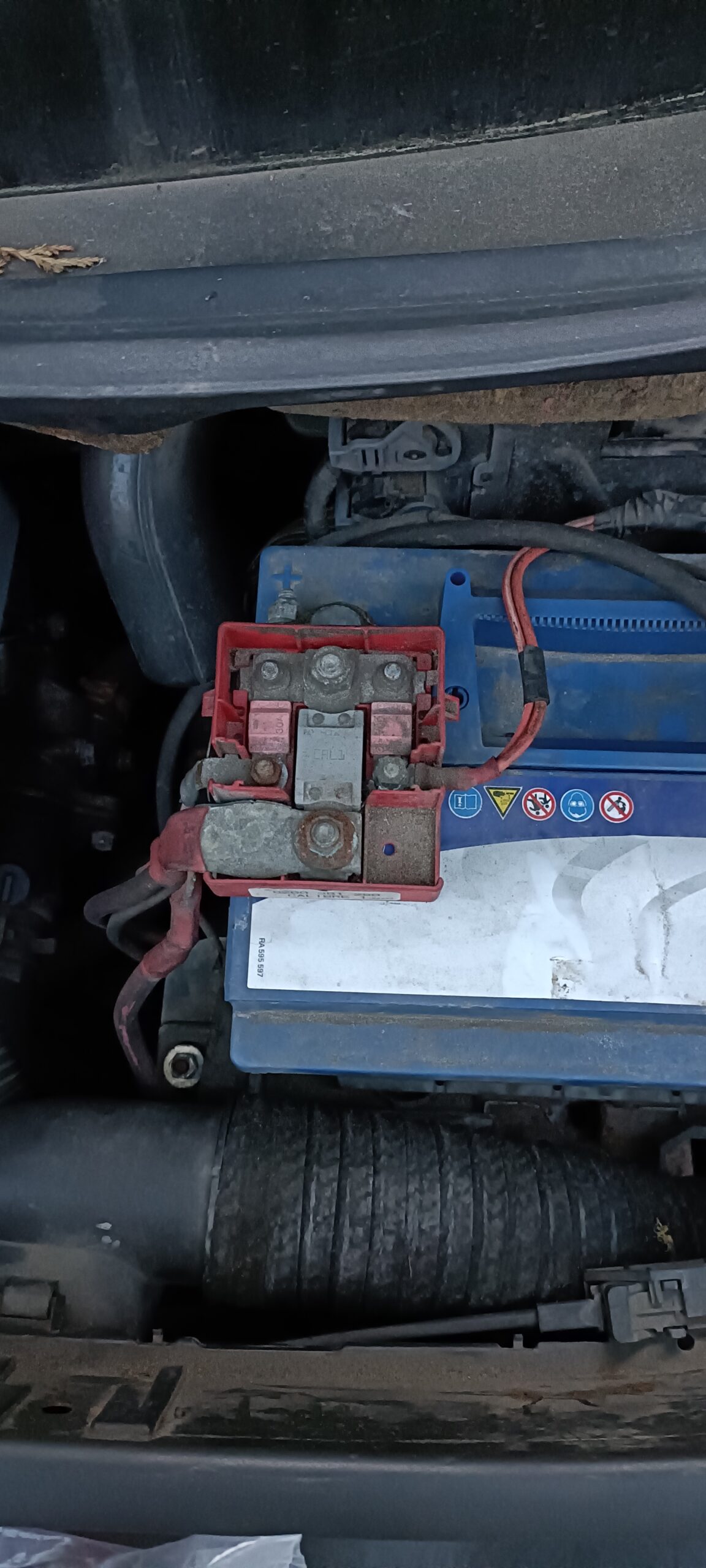 Batteriepolabdeckung Renault Scenic II - Warum verlegen Werkstätten ständig  Dinge? - Das Autotagebuch